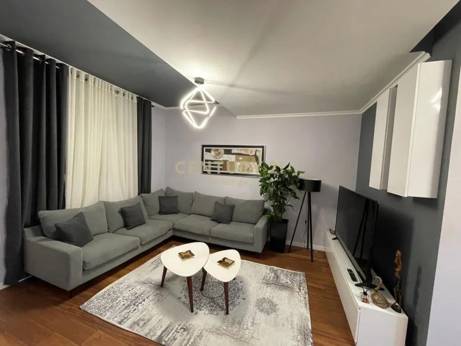 Tirane, jepet me qera apartament 2+1 Kati 0, 147 m² 700 € (liqenii thate)