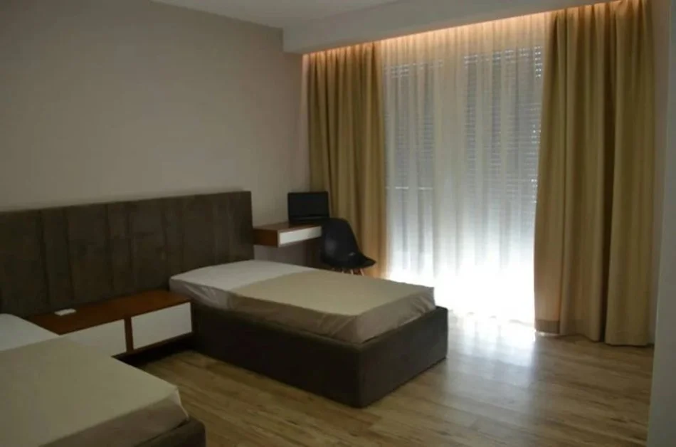 Tirane, jepet me qera apartament 2+1+Aneks Kati 5, 1 m² 1.500 € (liqeni artificial)