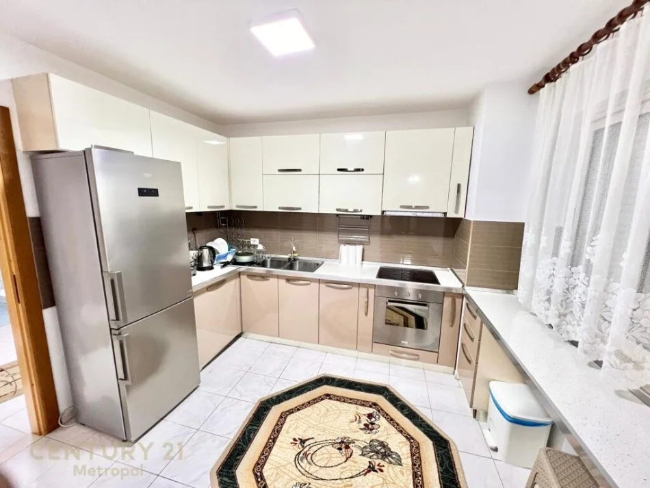 Tirane, shitet apartament 2+1+Ballkon Kati 2, 125 m² 312.500 € (BLLOK)