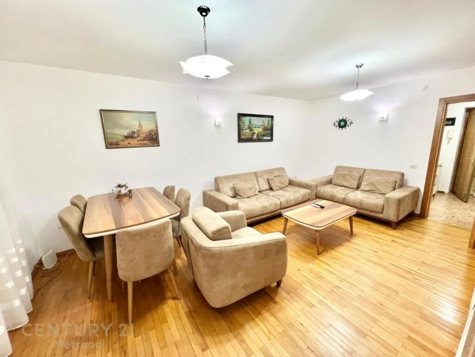 Tirane, shitet apartament 2+1+Ballkon Kati 2, 125 m² 312.500 € (BLLOK)