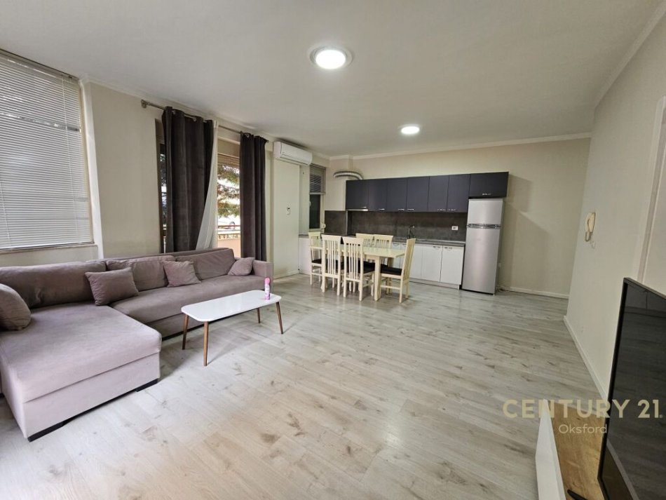Tirane, jap me qera apartament 1+1+Ballkon , 82 m² 550 € (Liqeni i Thatë)