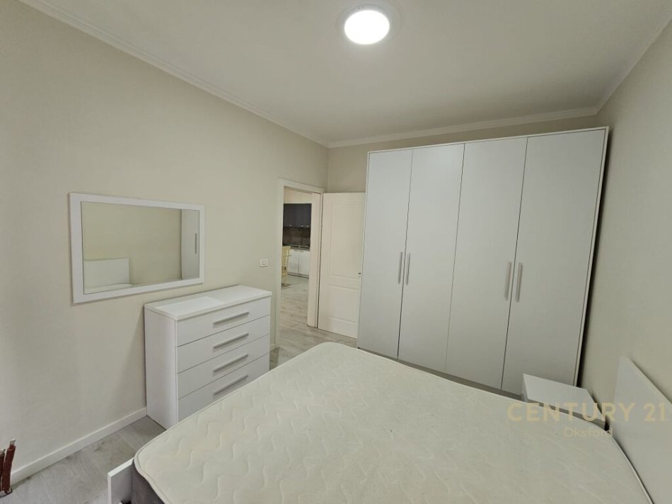 Tirane, jap me qera apartament 1+1+Ballkon , 82 m² 550 € (Liqeni i Thatë)