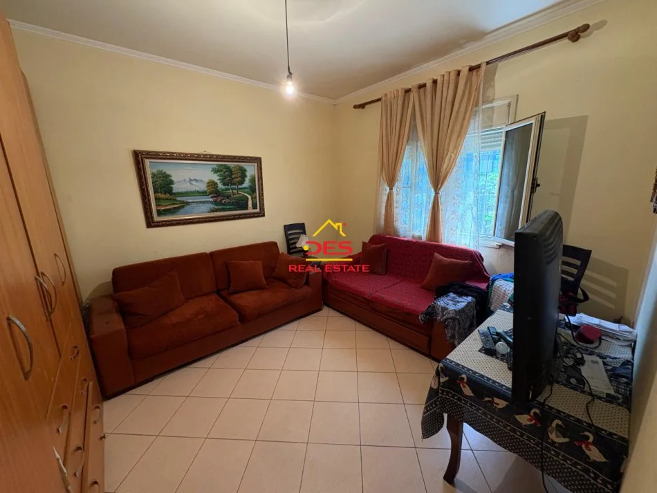 Vlore, jepet me qera shtepi 2+1+Ballkon Kati 0, 100 m² 250 € (Rruga Lef Sallata)