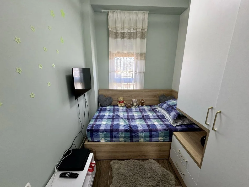 Tirane, jepet me qera apartament 2+1+Ballkon Kati 3, 70 m² 500 € (Ish Fusha e Aviacionit)