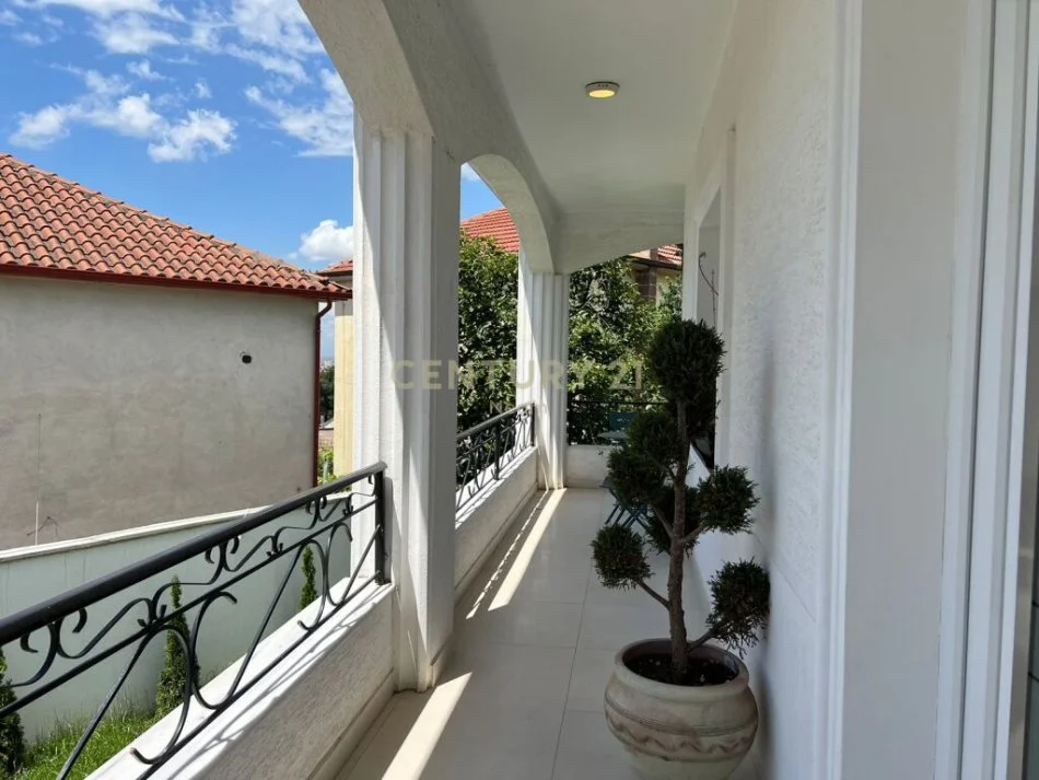 Tirane, shitet Vile 4+1 Kati 2, 360 m² 470.000 € (SAUK)