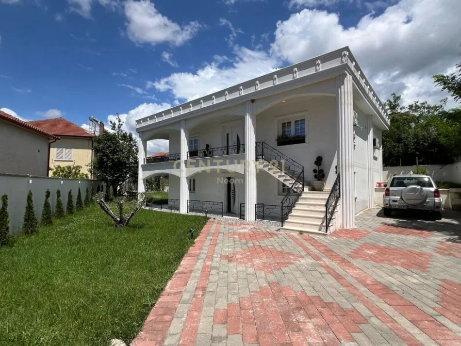 Tirane, shitet Vile 4+1 Kati 2, 360 m² 470.000 € (SAUK)