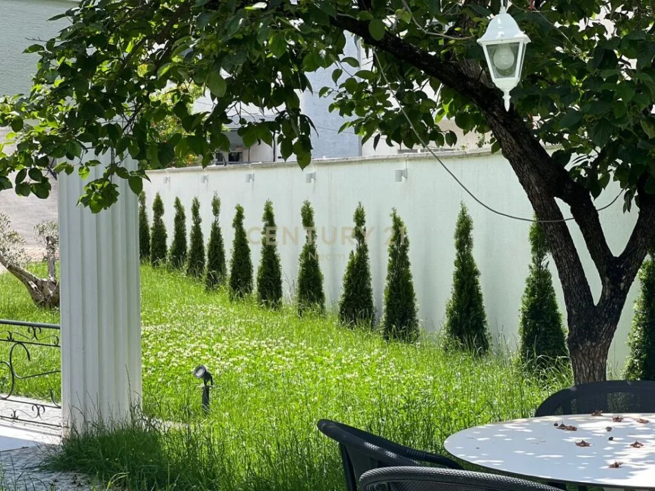 Tirane, shitet Vile 4+1 Kati 2, 360 m² 470.000 € (SAUK)