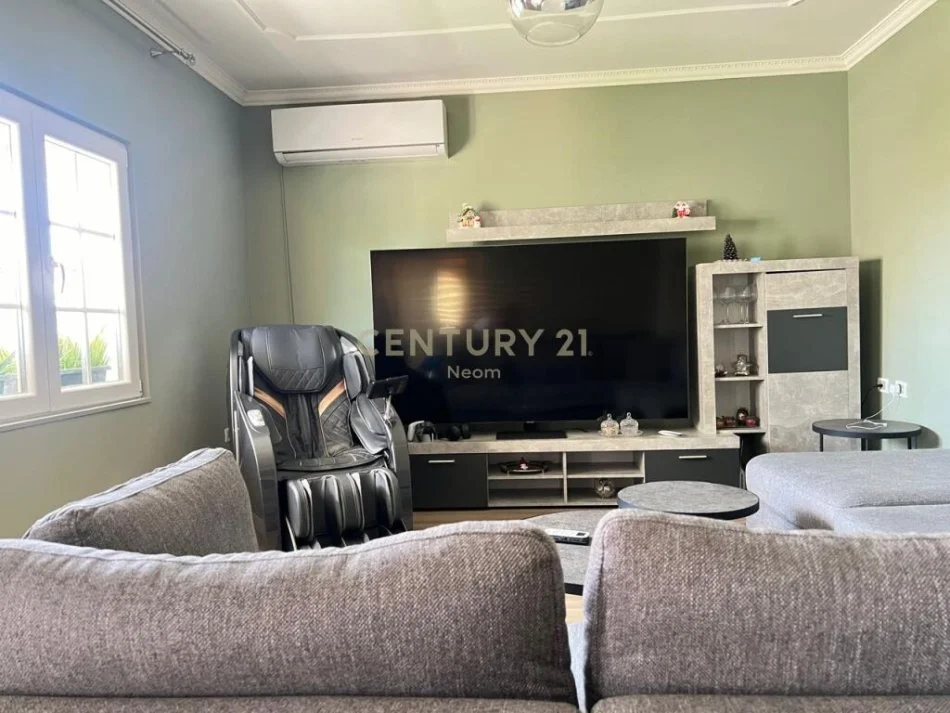 Tirane, shitet Vile 4+1 Kati 2, 360 m² 470.000 € (SAUK)