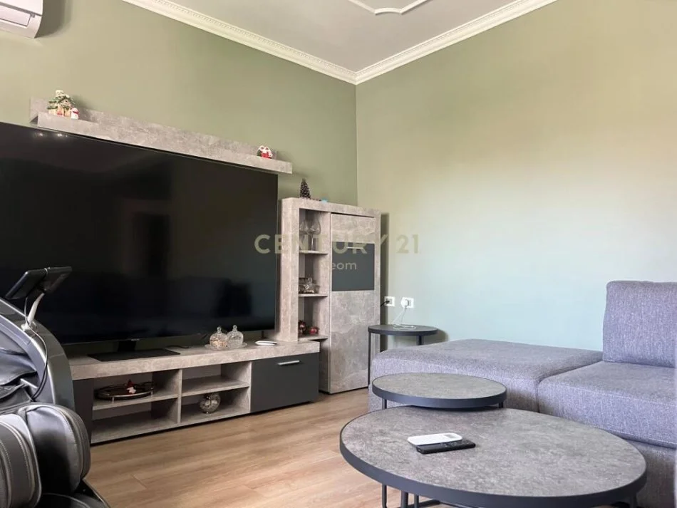 Tirane, shitet Vile 4+1 Kati 2, 360 m² 470.000 € (SAUK)