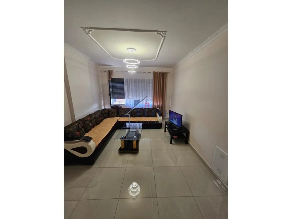 Tirane, jepet me qera apartament 2+1+Ballkon Kati 4, 96 m² 450 € (Casa Italia)