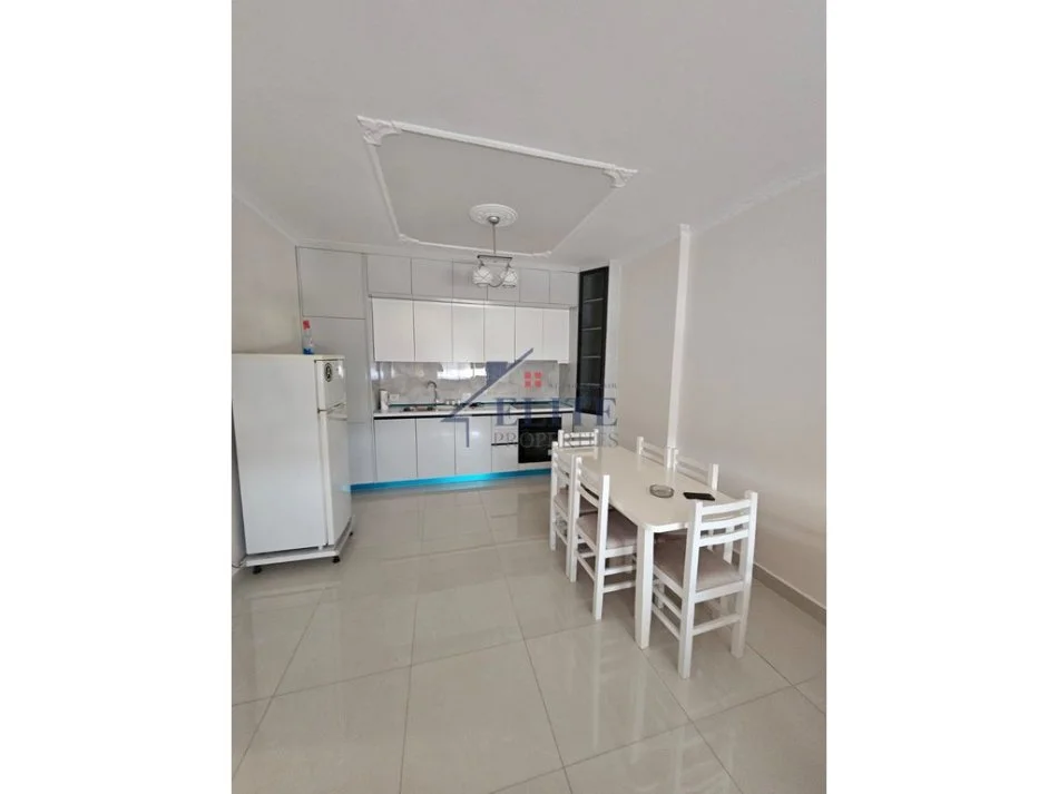 Tirane, jepet me qera apartament 2+1+Ballkon Kati 4, 96 m² 450 € (Casa Italia)