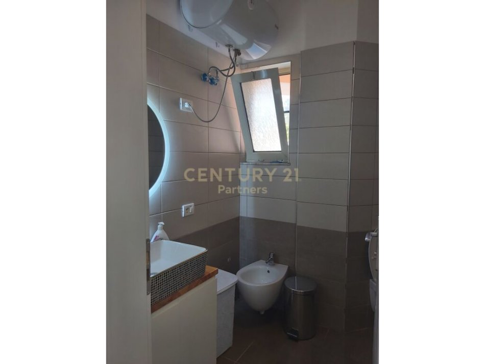 Tirane, shitet apartament 2+1+Ballkon Kati 6, 116 m² 115.000 € (&quot;Muhamet Deliu&quot; tek Fresku, stacioni parafundit i Porcelanit)