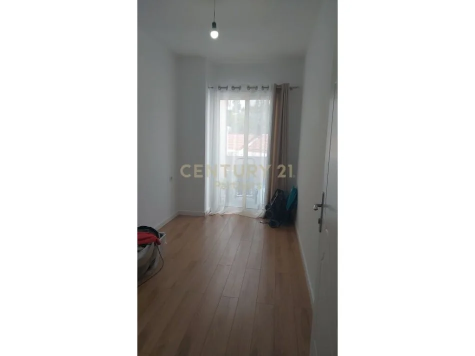 Tirane, shitet apartament 2+1+Ballkon Kati 6, 116 m² 115.000 € ("Muhamet Deliu" tek Fresku, stacioni parafundit i Porcelanit)