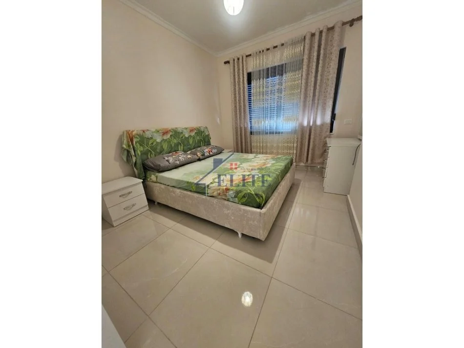 Tirane, jepet me qera apartament 2+1+Ballkon Kati 4, 96 m² 450 € (Casa Italia)