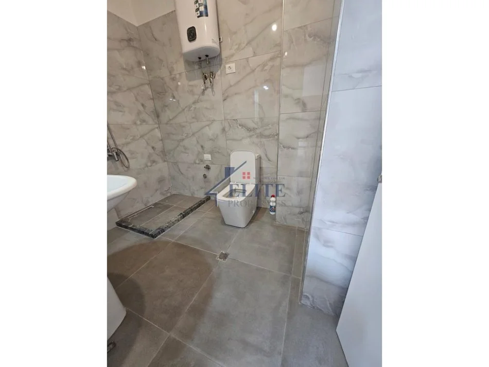 Tirane, jepet me qera apartament 2+1+Ballkon Kati 4, 96 m² 450 € (Casa Italia)