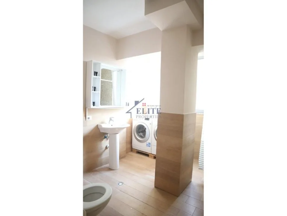 Tirane, jepet me qera apartament 2+1+Ballkon Kati 2, 75 m² 550 € (Rruga e Dibres)