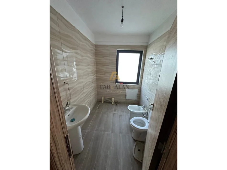 Tirane, shitet apartament 2+1 Kati 2, 111 m² 138.000 € (5 Maji)