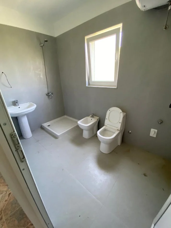 Tirane, jepet me qera apartament 1+1 Kati 1, 68 m² 350 € (Laprake Spitali Ushtarak)