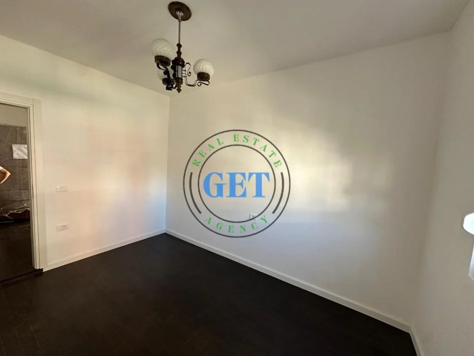 Durres, jepet me qera apartament 2+1 Kati 4, 400 € 