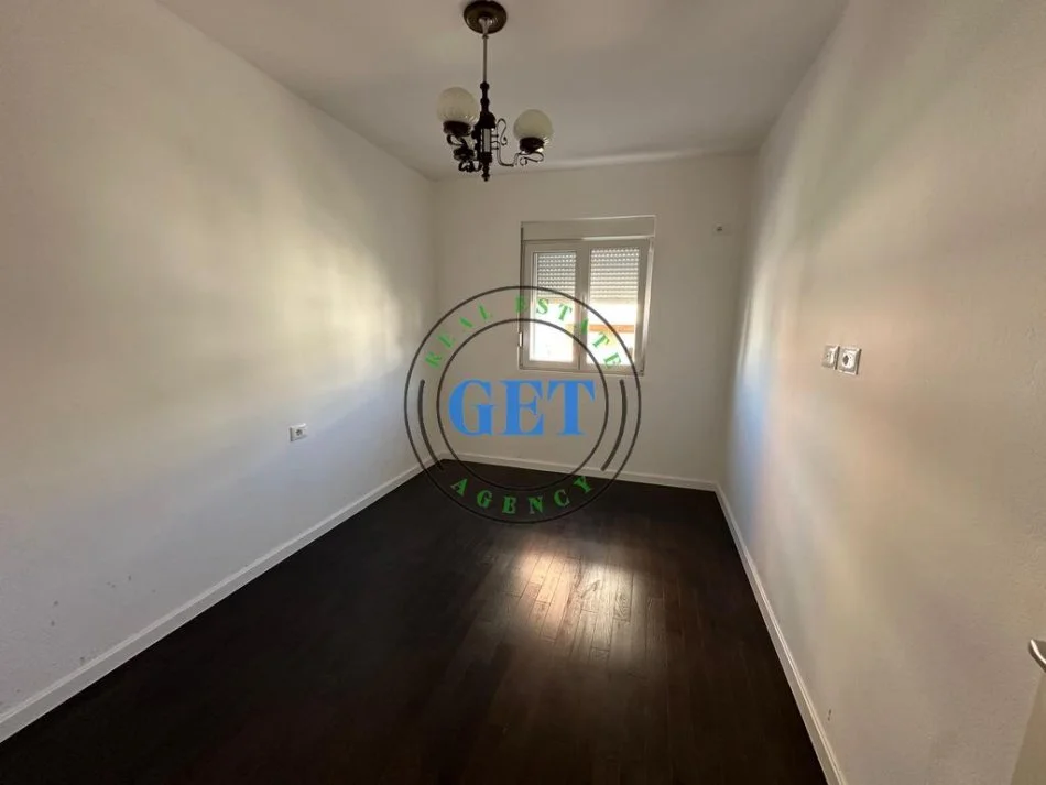 Durres, jepet me qera apartament 2+1 Kati 4, 400 € 