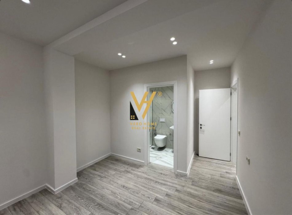 Tirane, jepet me qera apartament 2+1+Ballkon Kati 12, 104 m² 1.100 € (MINE PEZA)