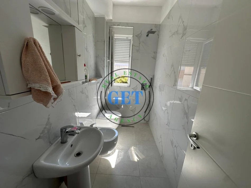 Durres, jepet me qera apartament 2+1 Kati 4, 400 € 