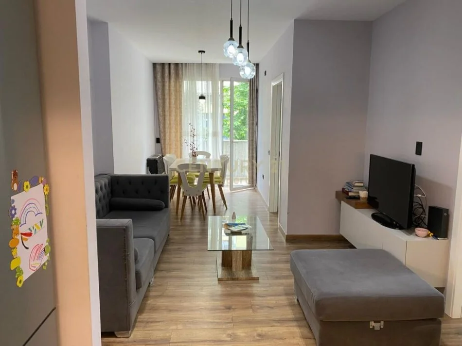 Tirane, shitet 3+1 Kati 2, 110 m² 140.000 € (Fresk)