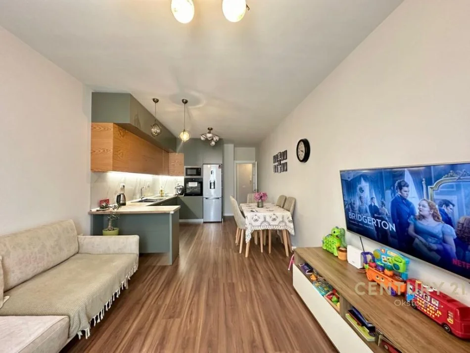 Tirane, jepet me qera apartament 2+1 Kati 2, 113 m² 900 € 