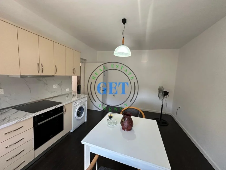 Durres, jepet me qera apartament 2+1 Kati 4, 400 € 