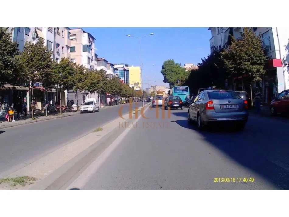 Tirane, shitet ambjent biznesi Kati 1, 241 m² (ne Rrugen Bardhyl)