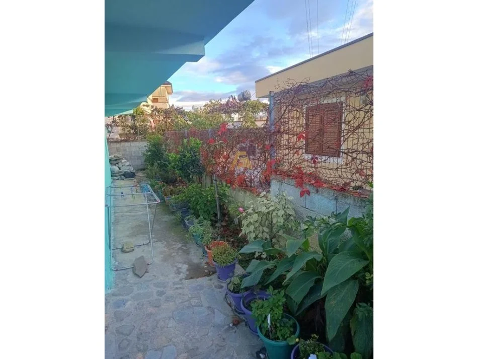 Tirane, shitet shtepi 2 Katshe , 77 m² 370.000 € (Shkoze)