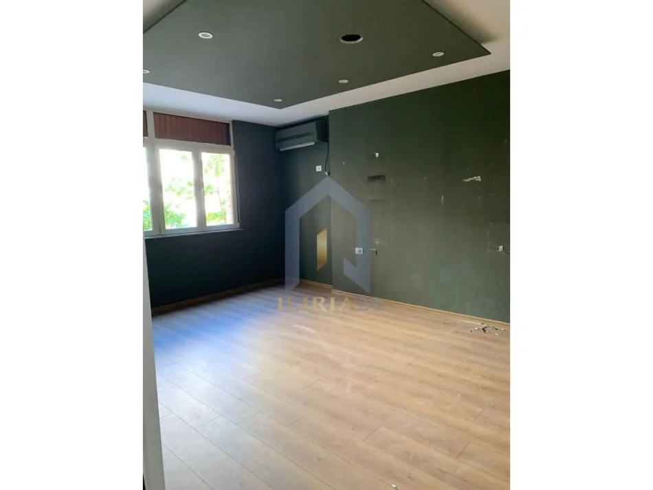 Tirane, jepet me qera apartament 2+1+Aneks+Ballkon Kati 1, 126 m² 700 € (rruga medar shtylla)
