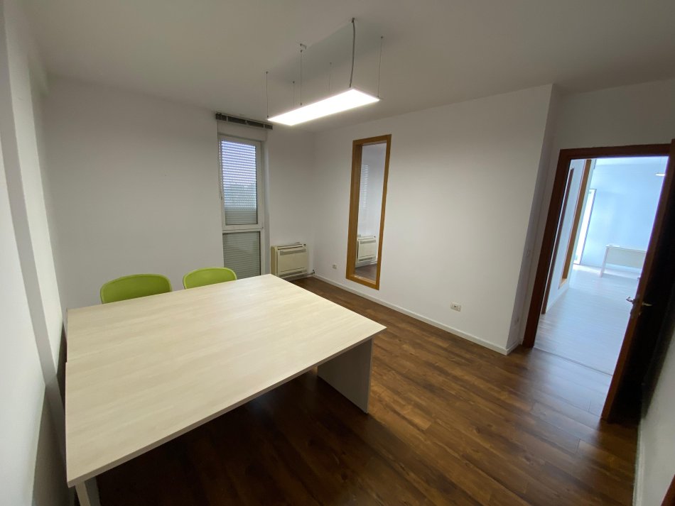 Tirane, jepet me qera zyre Kati 7, 125 m² 1.500 € (rruga e elbasanit)