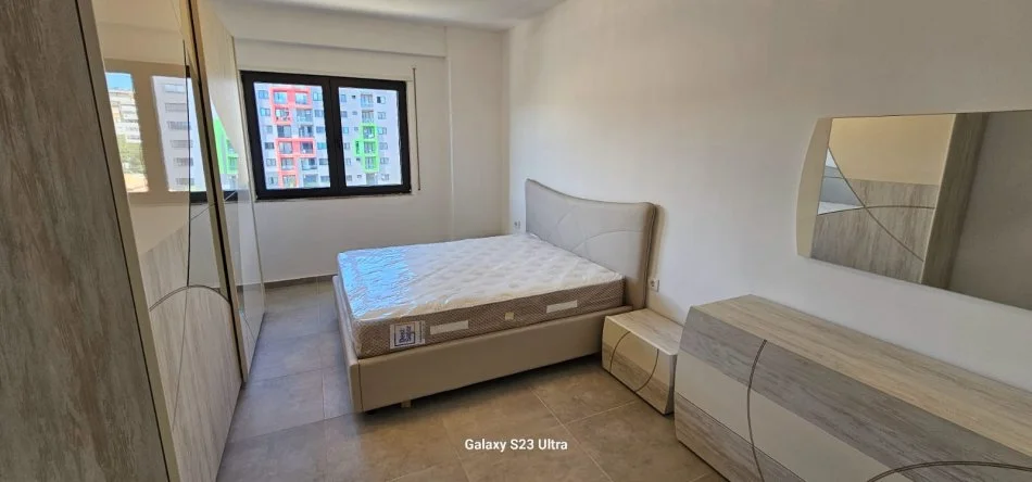 Tirane, jepet me qera apartament 2+1+Ballkon Kati 4, 100 m² 650 € 