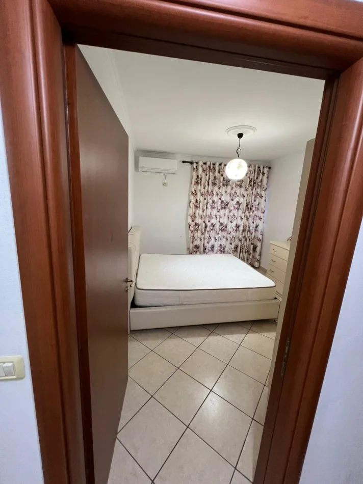 Tirane, jepet me qera apartament 2+1 Kati 4, 86 m² 685 € (Komuna e Parisit)