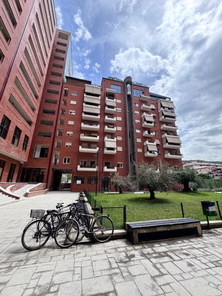Tirane, shitet , 50.500 € 