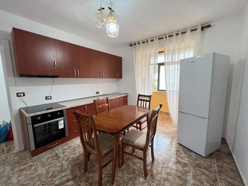 Tirane, jepet me qera apartament 2+1 Kati 3, 60 m² 500 € (Prane Karburant Gazheli)