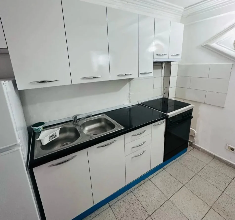 Tirane, jepet me qera shtepi 2+1 Kati 2, 80 m² 380 € (rruga e Dibres)