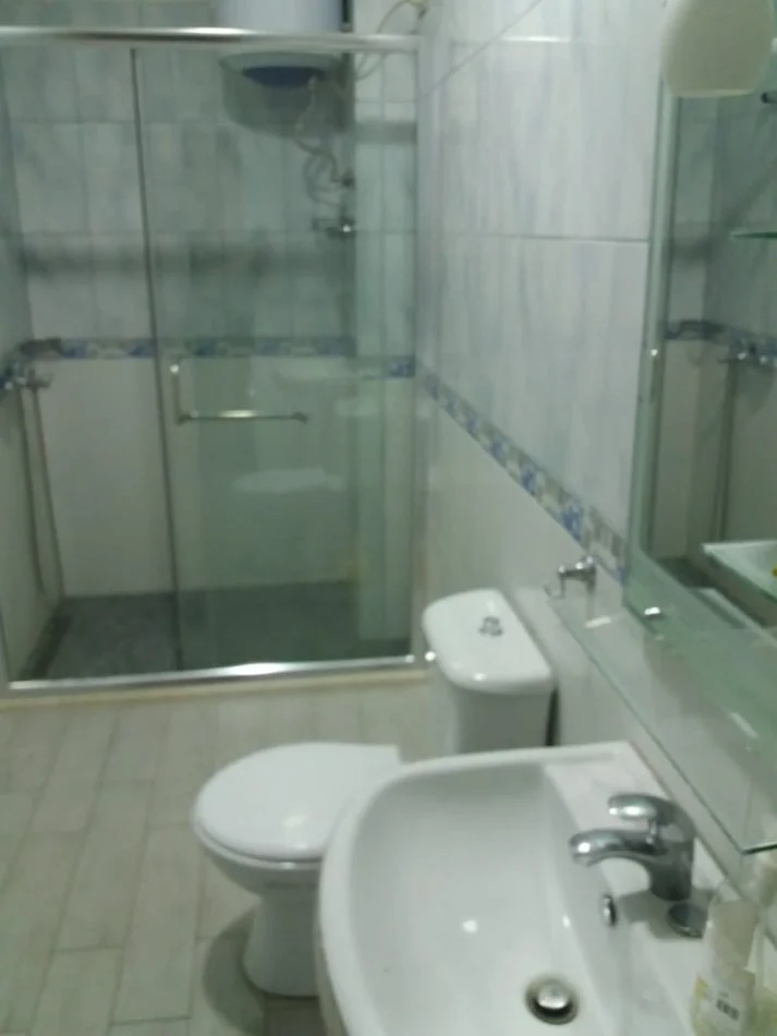 Tirane, jepet me qera apartament 2+1+Ballkon Kati 3, 90 m² 650 € (rruga Elbasanit)