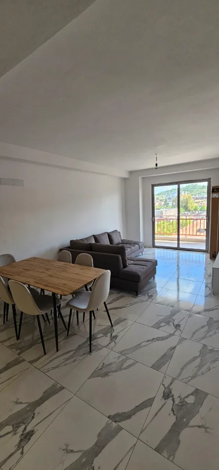 Tirane, jepet me qera apartament 2+1+Ballkon , 128 m² 500 € 