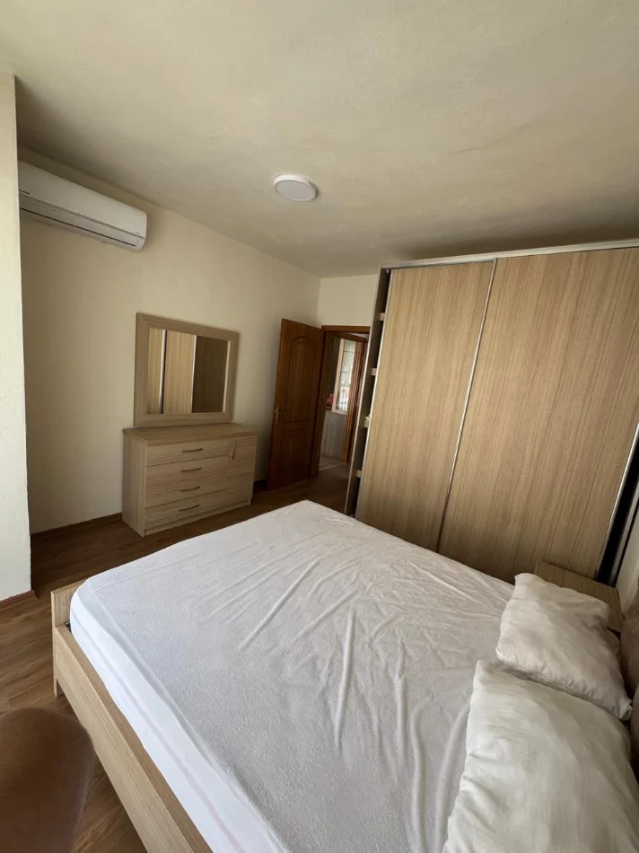 Shengjin, jepet me qera apartament 1+1+Aneks+Ballkon Kati 3, 50 € (Rruga kryesore)