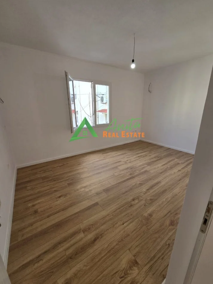Tirane, shitet apartament 2+1+Ballkon Kati 3, 75 m² 129.000 € (Oxhaku)