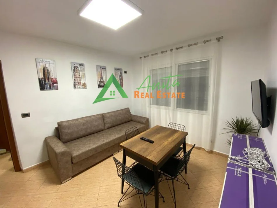 Tirane, jepet me qera apartament 1+1 Kati 5, 52 m² 50 000 Leke (Qender)