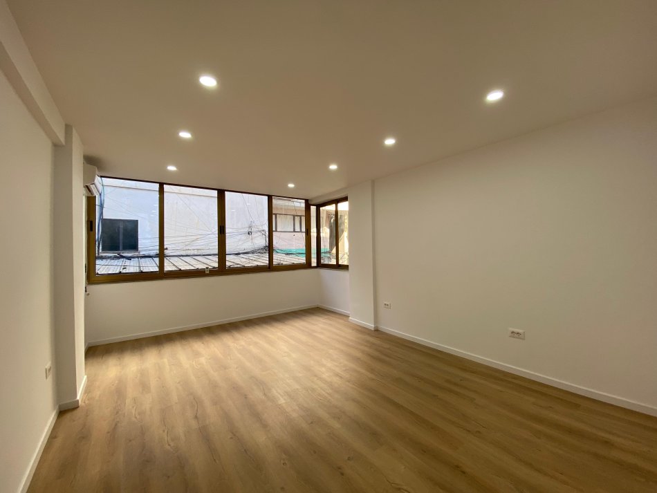 Tirane, jepet me qera zyre Kati 1, 125 m² 1.200 € (BLLOK)