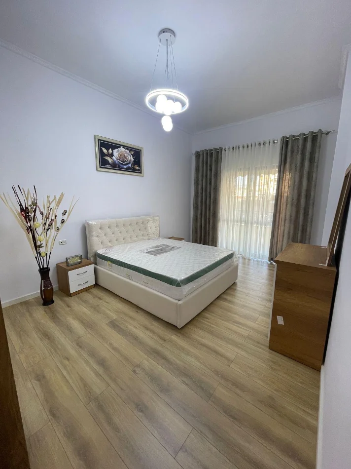 Tirane, jepet me qera apartament 2+1+Ballkon Kati 1, 120 m² 500 € (Astrit Losha)