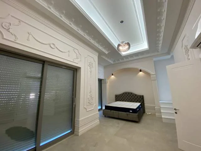 Tirane, shes Vile 2 Katshe 380 m² 830.000 Euro (Rezidenca Porta e Gjelbert)