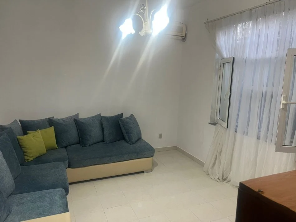 Tirane, jepet me qera apartament 3+1 , 800 € (Siri kodra)