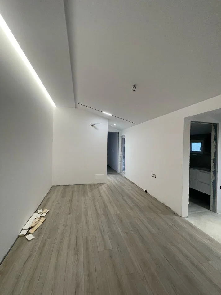 Tirane, jepet me qera apartament 1+1+Ballkon Kati 4, 60 m² 500 € (Artan lenja)
