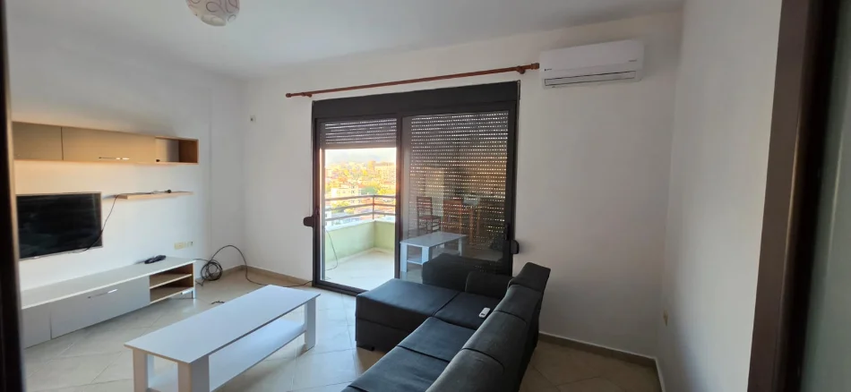 Tirane, jepet me qera apartament 1+1+Ballkon Kati 7, 63 m² 400 € (Fabrika e miellit)