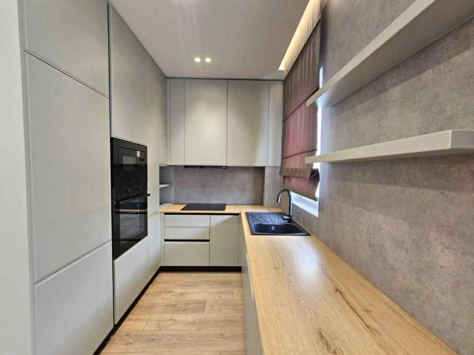 Tirane, jepet me qera apartament 3+1+Ballkon Kati 2, 130 m² 1.500 € (RRUGA SELITE E VJETER,KOPSHTI BOTANIK)